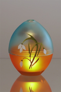 Vajíčko malované pro čajovou svíčku - květiny s motýlkem - zadní strana