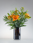 Váza z láhve pro sekt v barvě tmavě hnědé, broušený leštěný okraj