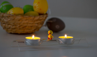 Velikonoční ARC svícen p58 na 2 svíčky s lepenou skleněnou figurkou zvířátka 