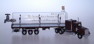 Truck - plastové auto, cisterna 0,50 ltr. se svatebním pískováním