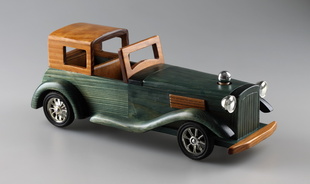 Dřevěné auto Old Car s láhví 0,2 ltr. pod kapotou - Oldcar7