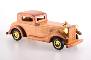 Dřevěné auto Old Car s láhví 0,2 ltr. pod kapotou - Oldcar8