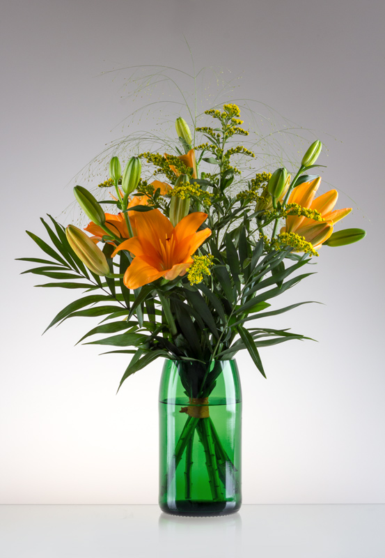 Váza z láhve pro sekt v barvě zelené, broušený leštěný okraj