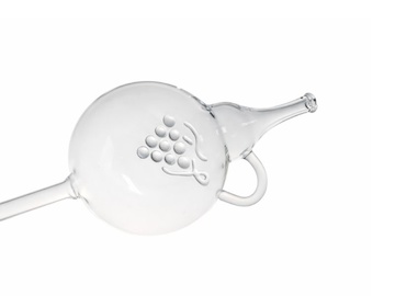 Koštýř plochý s reliéfem hroznu různých objemů