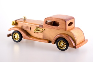 Dřevěné auto Old Car s láhví 0,2 ltr. pod kapotou - Oldcar8