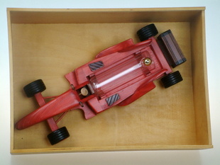Formule - dřevěné auto s láhví 