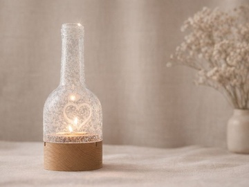 Svícen víno na dubové válcové podstavě velikost SMART se třpytivou malbou srdce