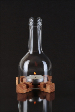 Upcyklovaný svícen SMART z lahve od vína na dubovém stojánku - čirý / dub (olej)