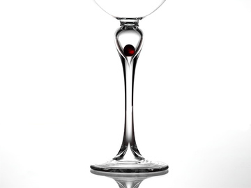 Sklenička na víno HeartBead se skleněnou kuličkou - detail propracovaného designu nožky 