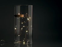 Levitující svícen FlyCandle - 1x dubový kalíšek pro svíčku + světelný řetěz