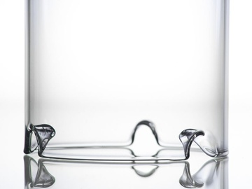 Svícen FlyCandle - detail tvarovaných průduchů