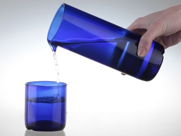 Modrá karafa z lahve od vína 0,6 l + sklenka 0,2 l