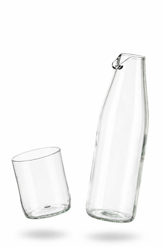 Upcyklovaná karafa z lahve od vína 0,7 l a sklenka 0,25 l 