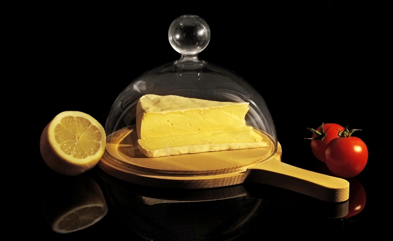 Dóza pro sýr - poklop na dřevěném prkénku