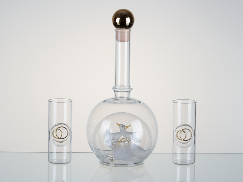 Svatební sada dárkové láhve s výdutí 0,2l holubičky a odlivek se zlatými prstýnky