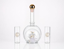 Svatební sada dárkové láhve s výdutí 0,2l holubičky a odlivek se zlatými prstýnky