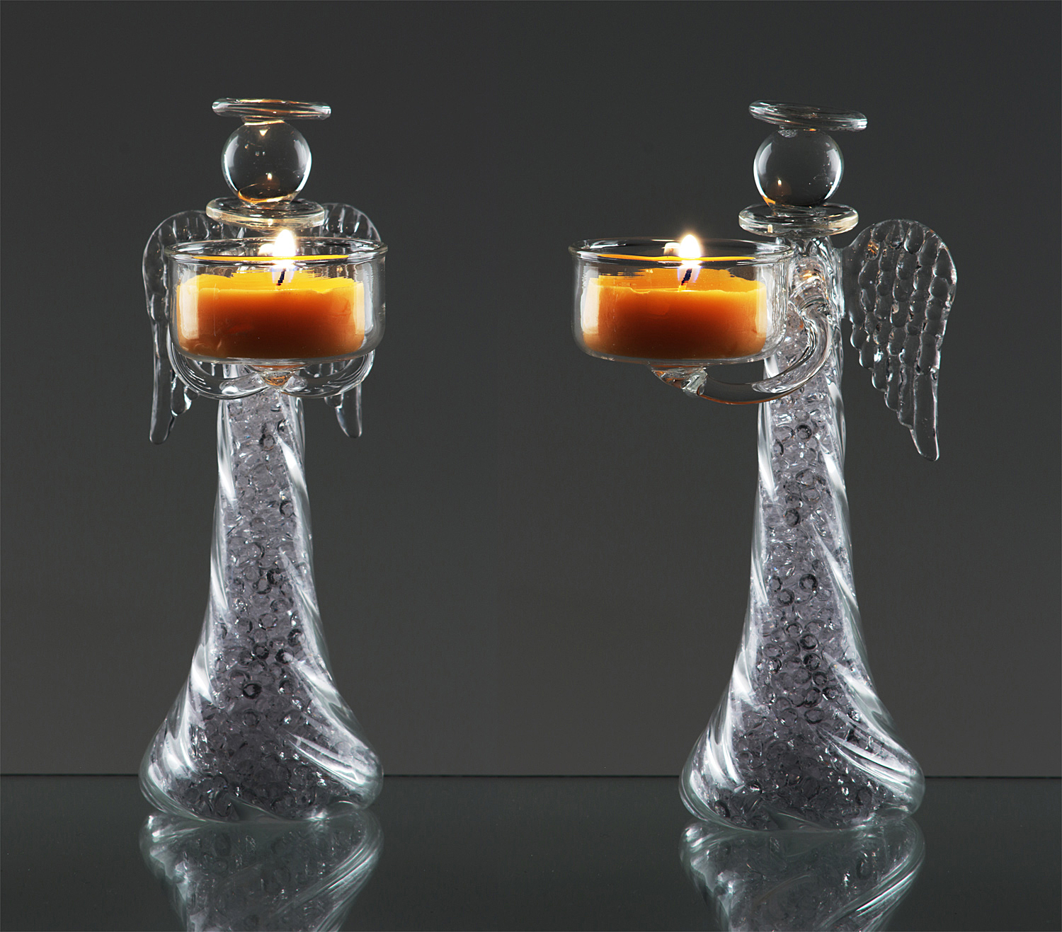 Svícen ANDĚL s šaty plnými třpytivých korálků